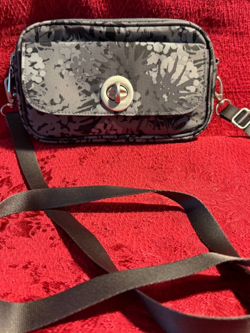 Baggallini Calais Black and Gray Crossbody Bag